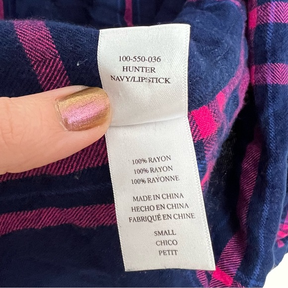 Rails Hunter button down in navy & lipstick size small - Picture 6 of 8